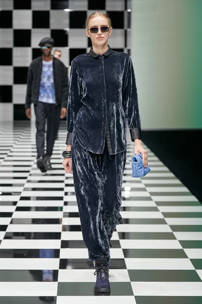 Look 49